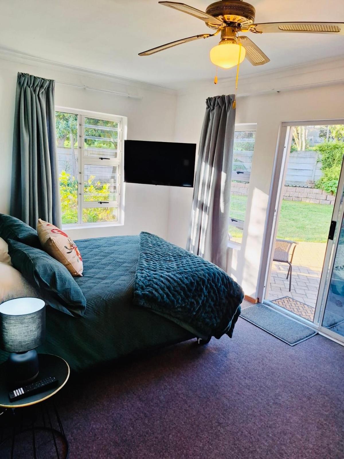 Dee-one's At Napier,kenridge,self Catering With Pool * Kenridge