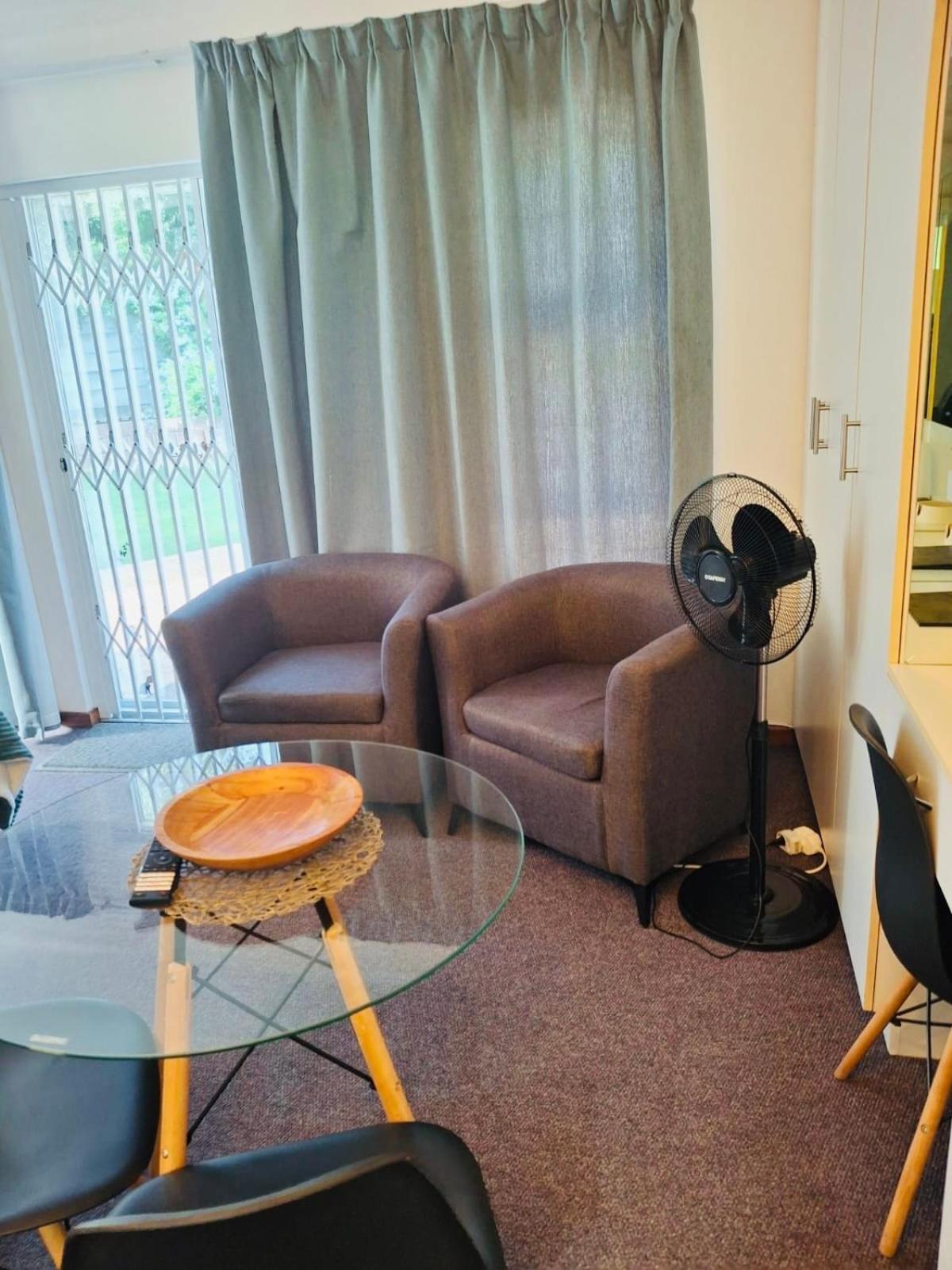 Dee-one's At Napier,kenridge,self Catering With Pool * Kenridge