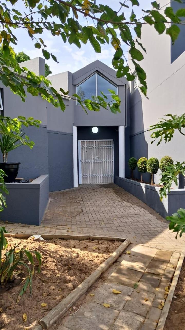 Dee-one's At Napier,kenridge,self Catering With Pool Kenridge